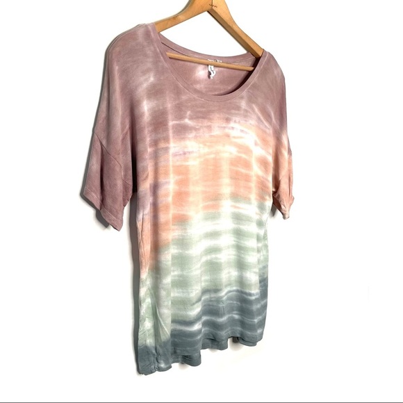 Cable & Gauge | Ombré Tie DyeShort Sleeve Top - Picture 2 of 6